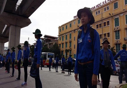 Mồ hôi rơi của những người ẩn mặt